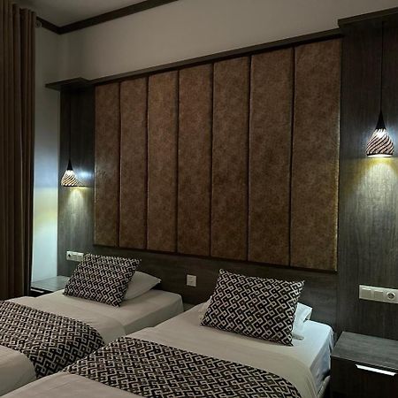 בוקורו Atrium Hotel מראה חיצוני תמונה