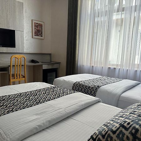 בוקורו Atrium Hotel מראה חיצוני תמונה