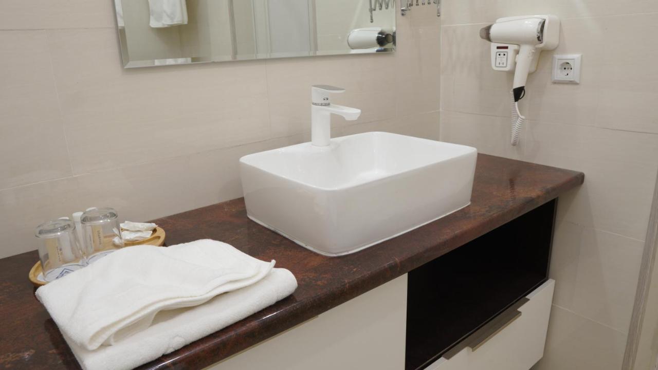 בוקורו Atrium Hotel מראה חיצוני תמונה