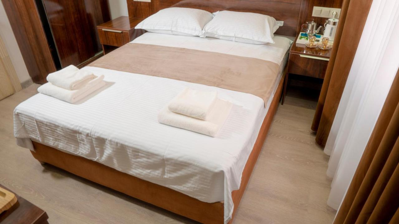 בוקורו Atrium Hotel מראה חיצוני תמונה
