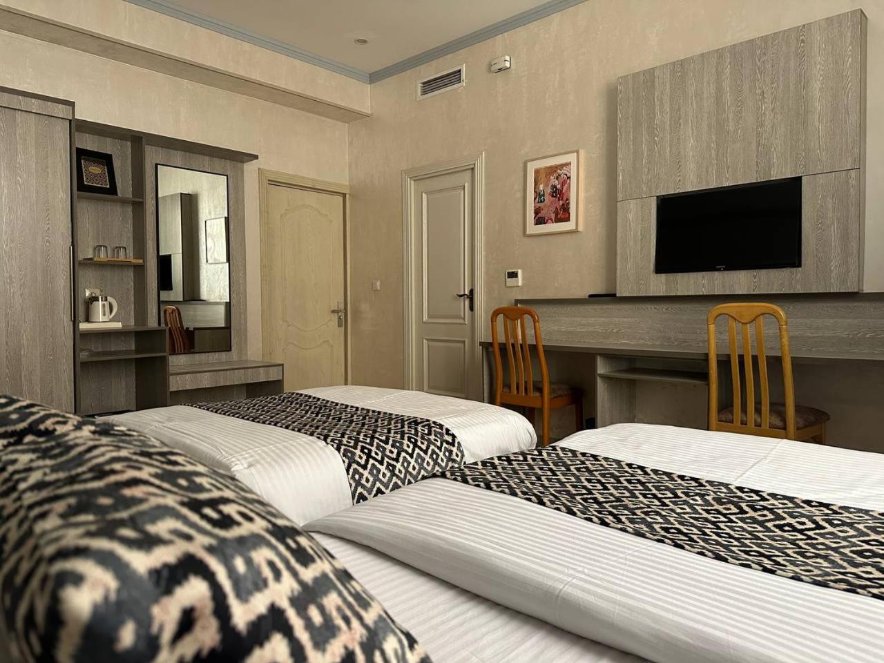 בוקורו Atrium Hotel מראה חיצוני תמונה