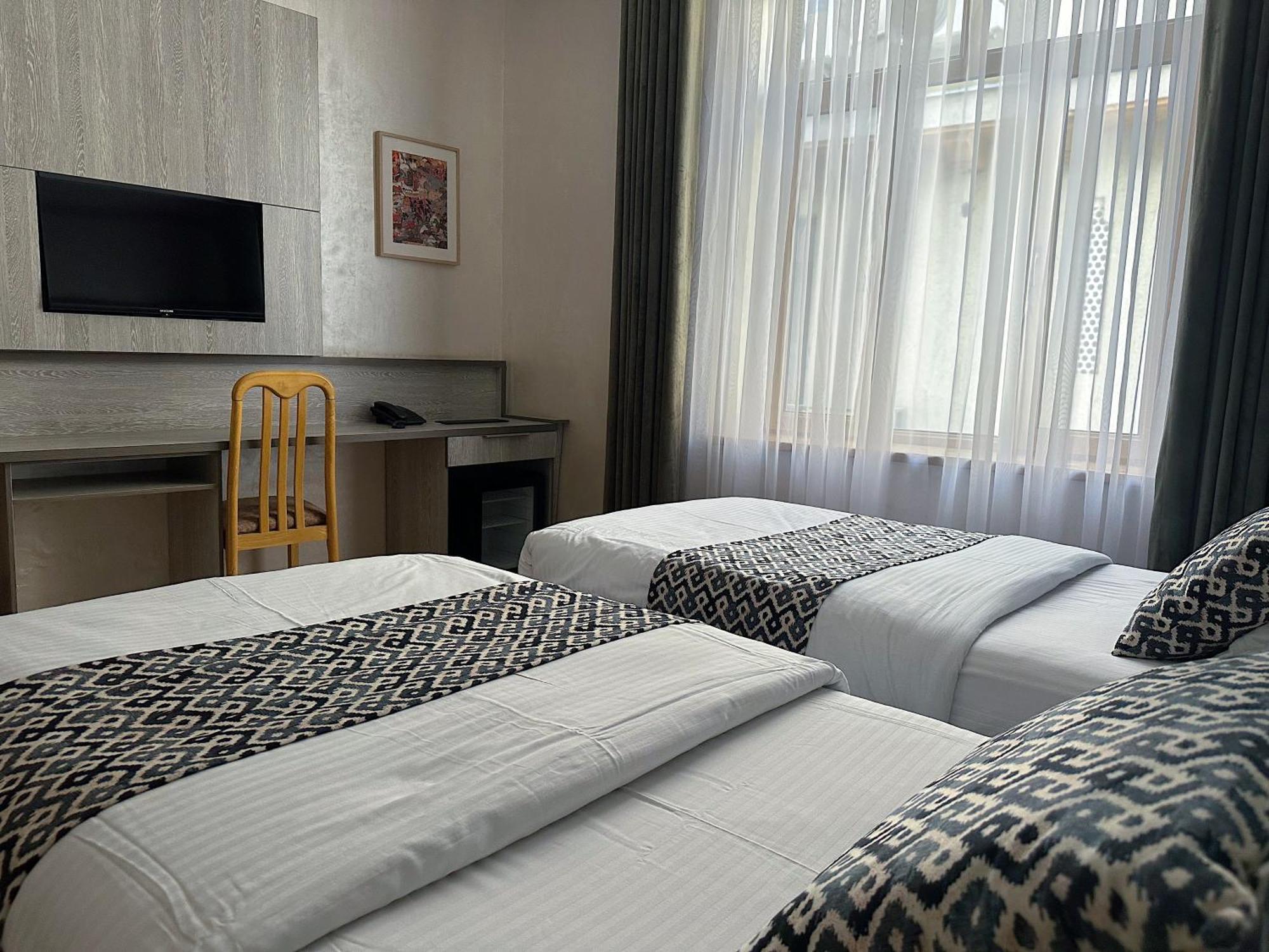בוקורו Atrium Hotel מראה חיצוני תמונה